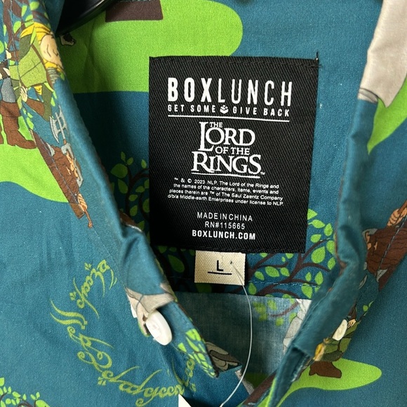 BoxLunch The Lord of the Rings Character Portraits Allover Print Button Up Large - Picture 8 of 13